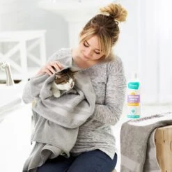 Frisco Brightening Cat & Dog Shampoo With Aloe -Cat Toy Shop 192074 PT4. AC SS1800 V1589487671